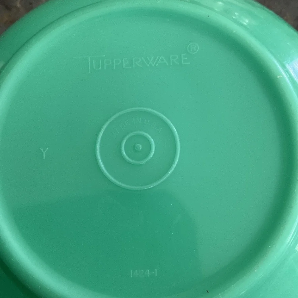 Tupperware Crisp It 1424 Lettuce Keeper Jadeite Green W, Dome Lid Spike & core